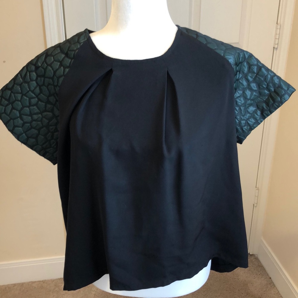 Hunter Bell New York size medium top!